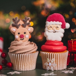 Cupcakes decorados con nubes de azúcar de Papá Noel y el reno