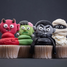Cupcakes decorados con nubes de azúcar Halloween Frightful Friends PME