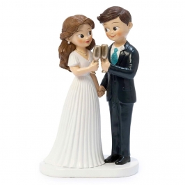 Figura para tarta de boda novio moreno y novia brindando