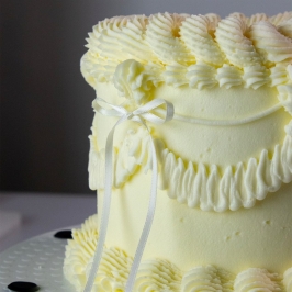 Toppers con lazo de cinta blanco PME para decorar tartas y cupcakes.