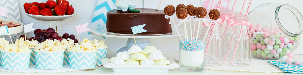 Tarros de plástico para candy bar. tarros para chuches y dulces  Mesas  dulces cumpleaños, Ideas mesas de dulces, Fiesta de chucherías