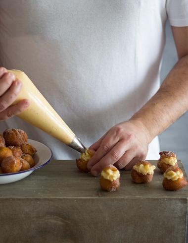 Buñuelos de Viento rellenos de Crema Pastelera