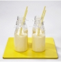 Pack de 4 mini botellas de leche.