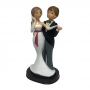 Figura decorativa pareja de novios mirándose